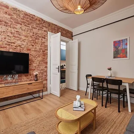 Apartman Charming 3br 2bath Ac In Center - Santur D8 *